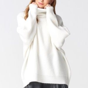 **NWT** Dilvin, Ecru Oversize Turtleneck Sweater L